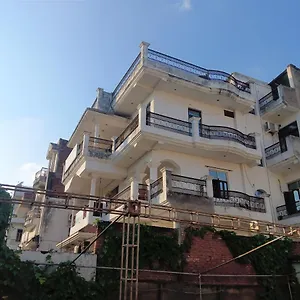  Homestay Varuna Palace-fully Vaccinated Staff India